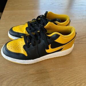 Nike Dunk Black and Yellow Sneakers